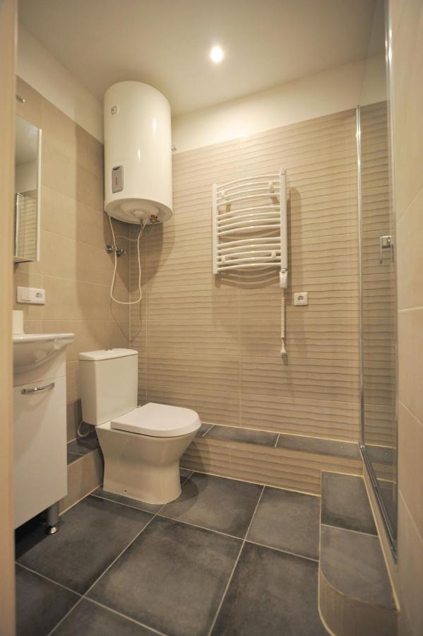 Central Comfort At Hanzas Residence, Stay Near Cafes, Bars, Museums & Esplanade Riga Exterior photo