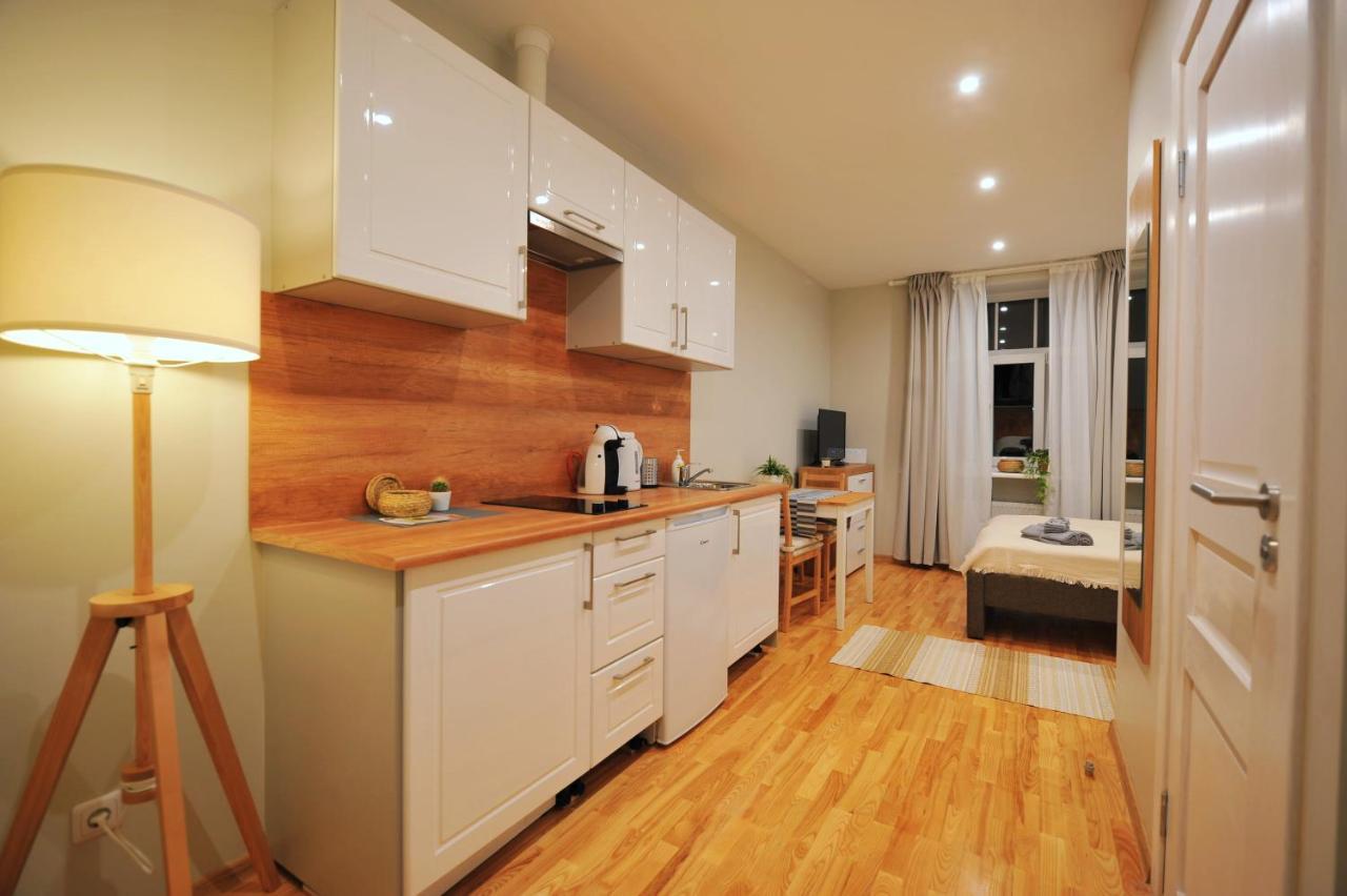 Central Comfort At Hanzas Residence, Stay Near Cafes, Bars, Museums & Esplanade Riga Exterior photo