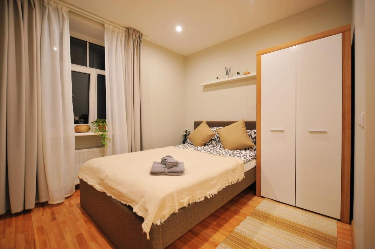 Central Comfort At Hanzas Residence, Stay Near Cafes, Bars, Museums & Esplanade Riga Exterior photo