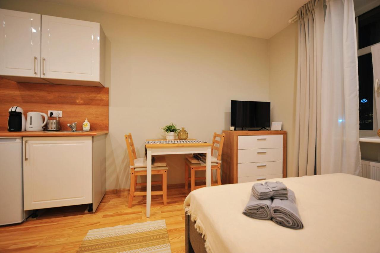 Central Comfort At Hanzas Residence, Stay Near Cafes, Bars, Museums & Esplanade Riga Room photo