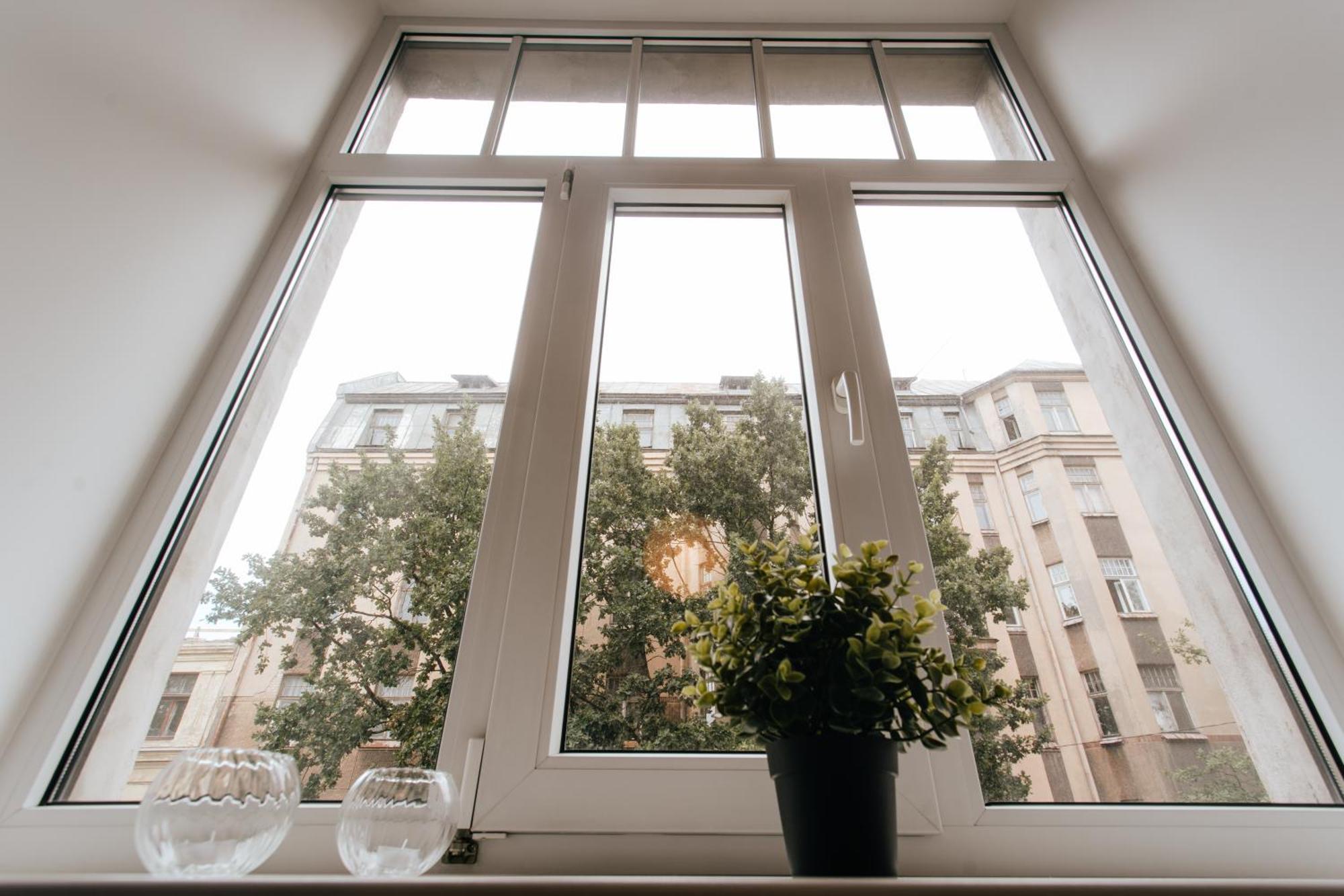 Central Comfort At Hanzas Residence, Stay Near Cafes, Bars, Museums & Esplanade Riga Exterior photo